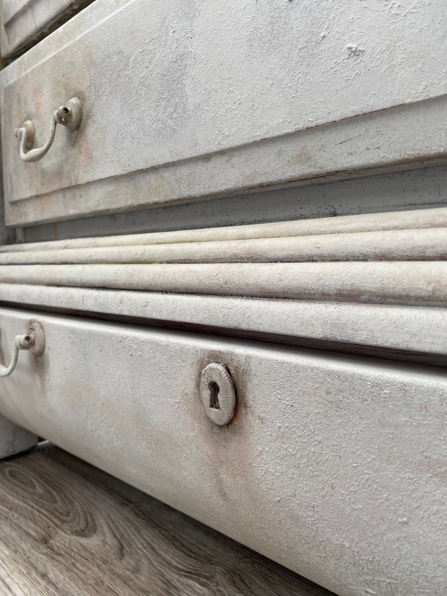 5-Drawer Aged Dresser