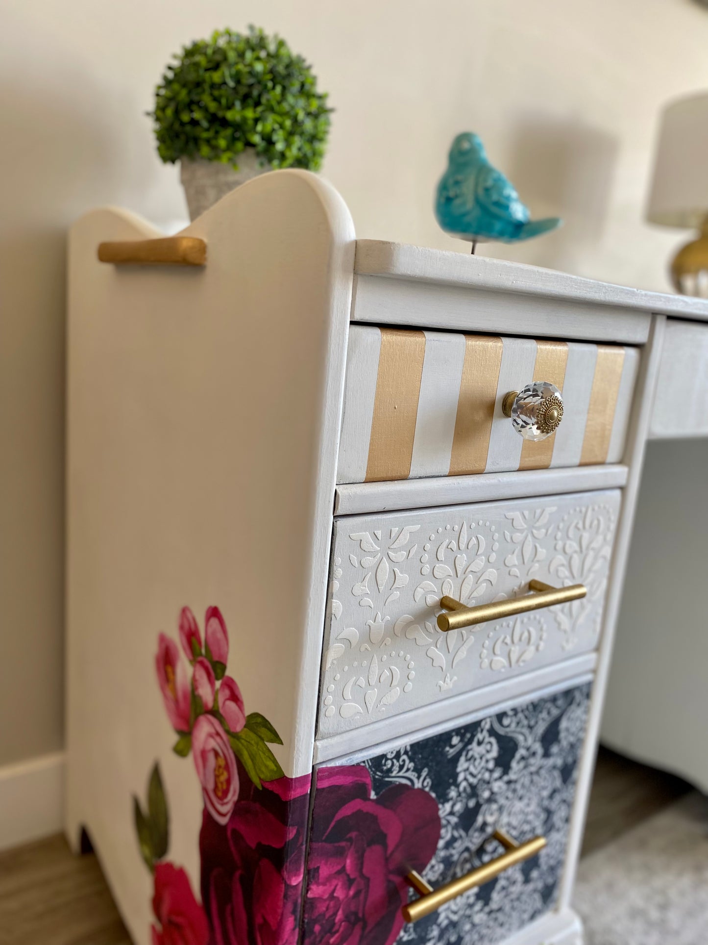 7-Drawer Desk