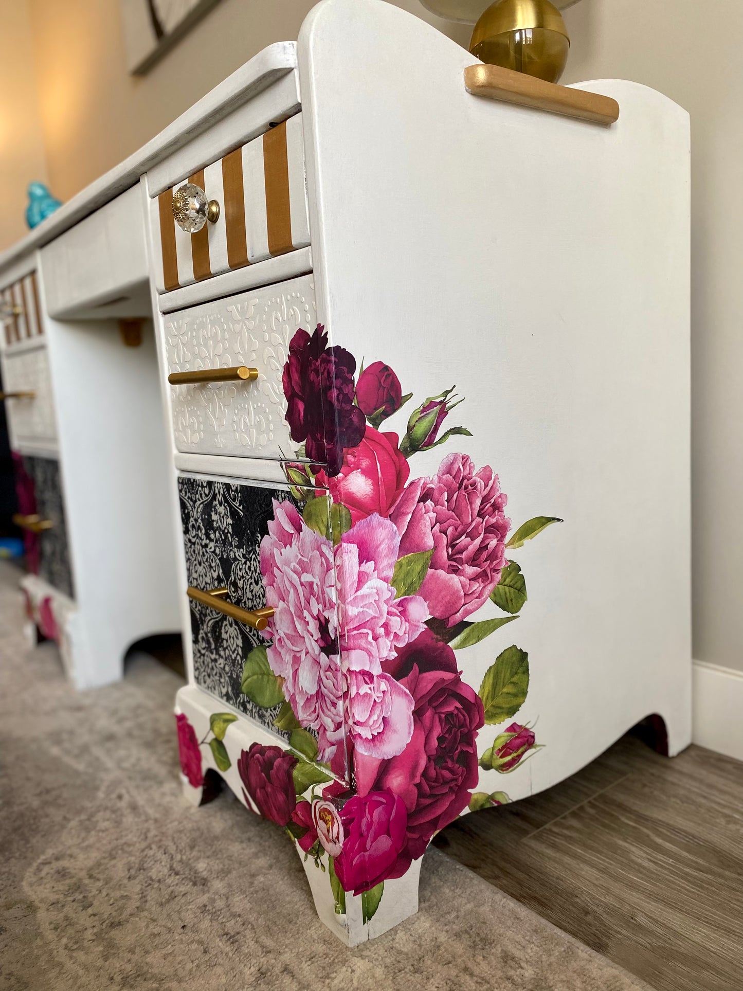 7-Drawer Desk