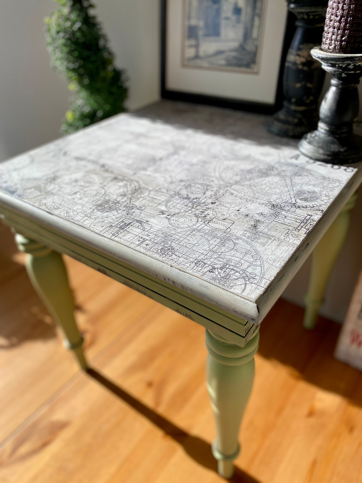 Grunge Gear Accent Table